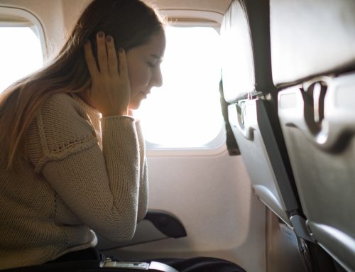 Acúfenos y volar en avión